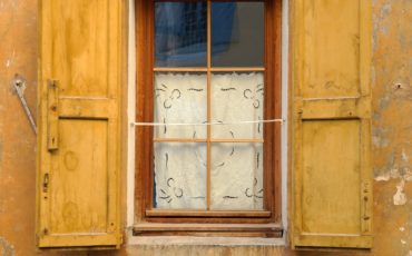 window, yellow, france-1026150.jpg